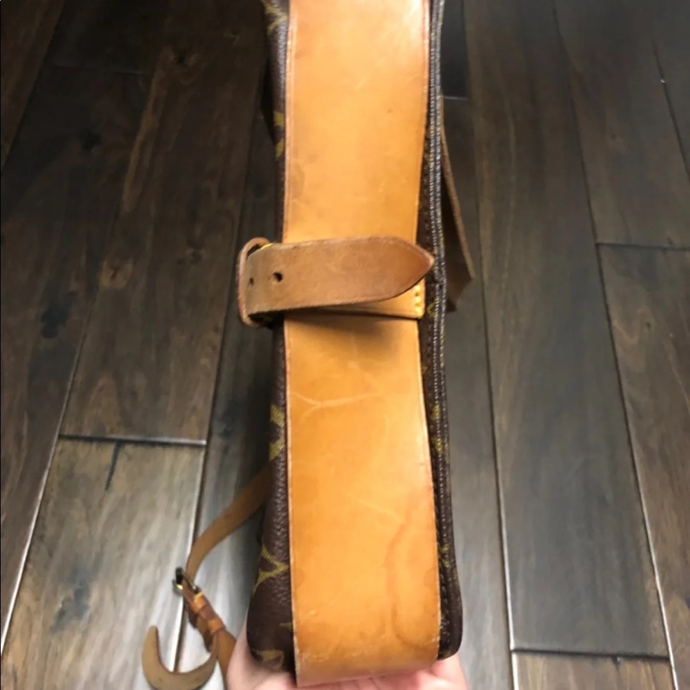 Louis Vuitton Crossbody - Picture 3 of 6
